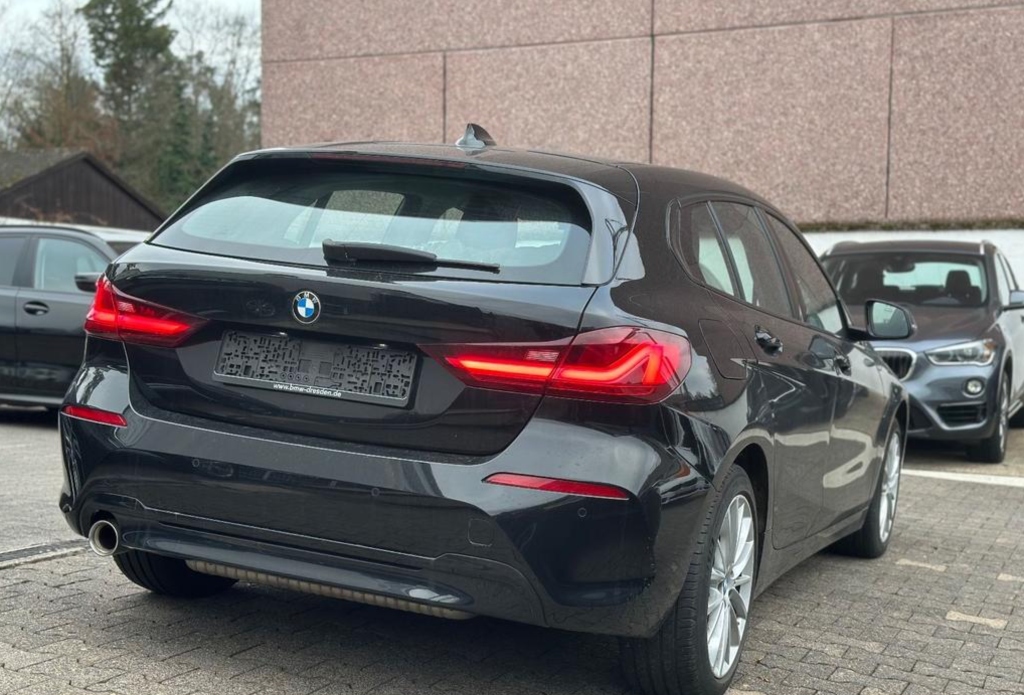 BMW 118 2023 - view 1