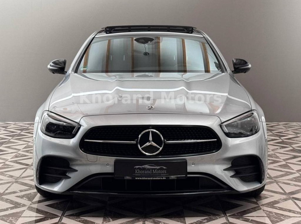 Mercedes-Benz E 400 2023 - view 1